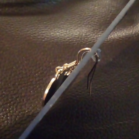 NWOT - A Pair Of Black & Gold yin yang Heart Style Earrings - Picture 3 of 4